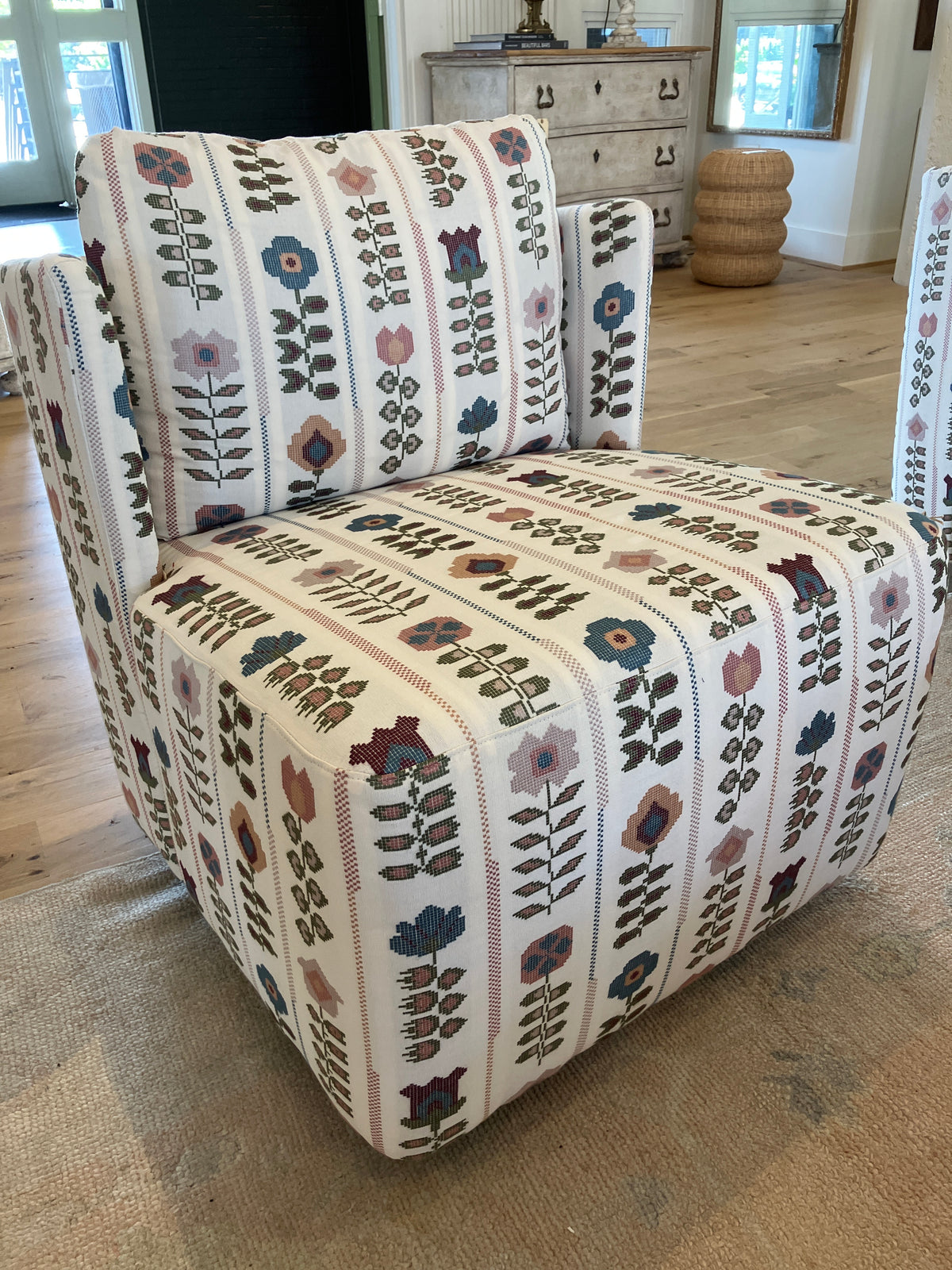Montauk Swivel Chair in Tawny Rose