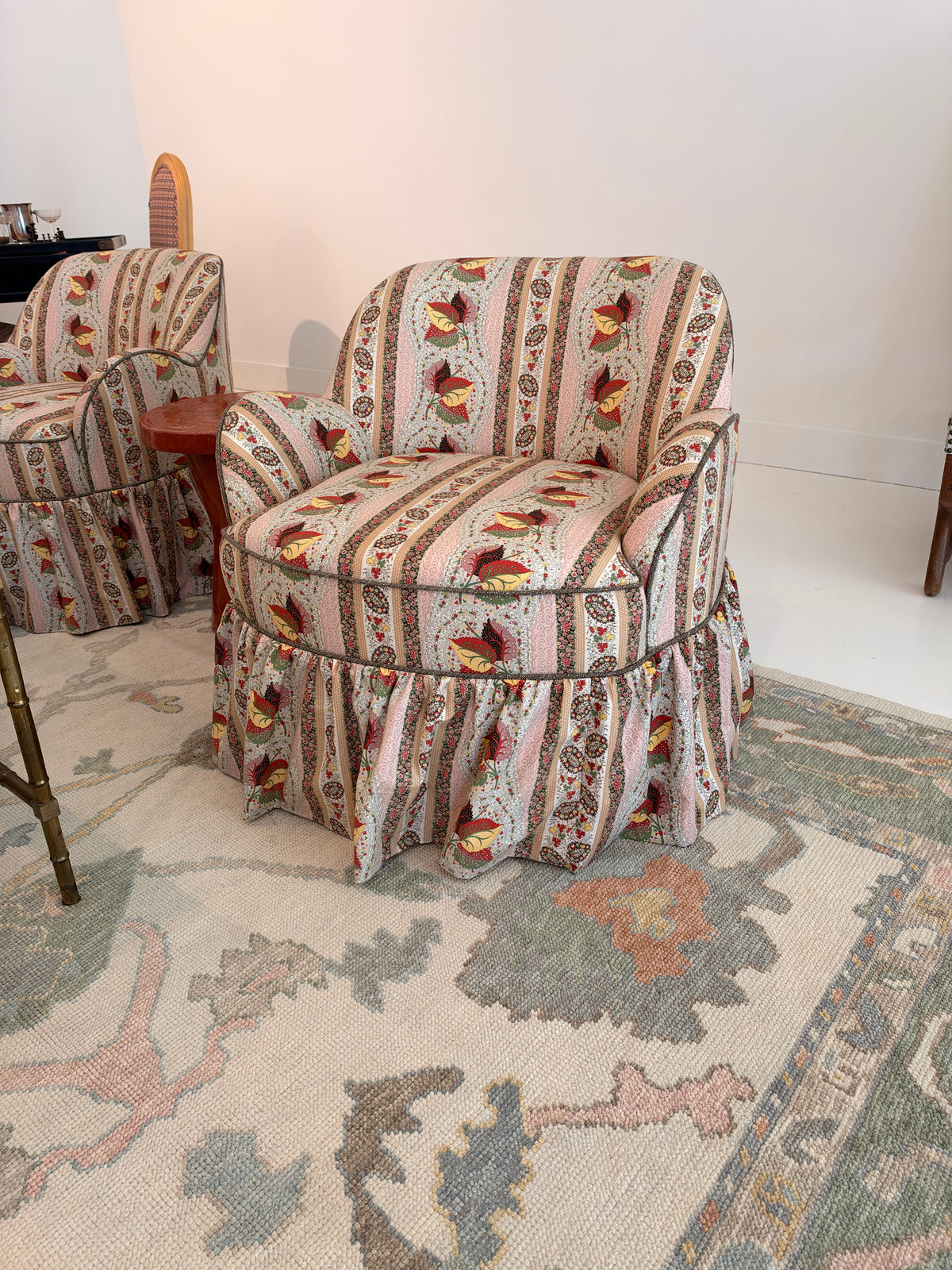 Bitty Swivel Chair in Chintz Lilac with skirted base