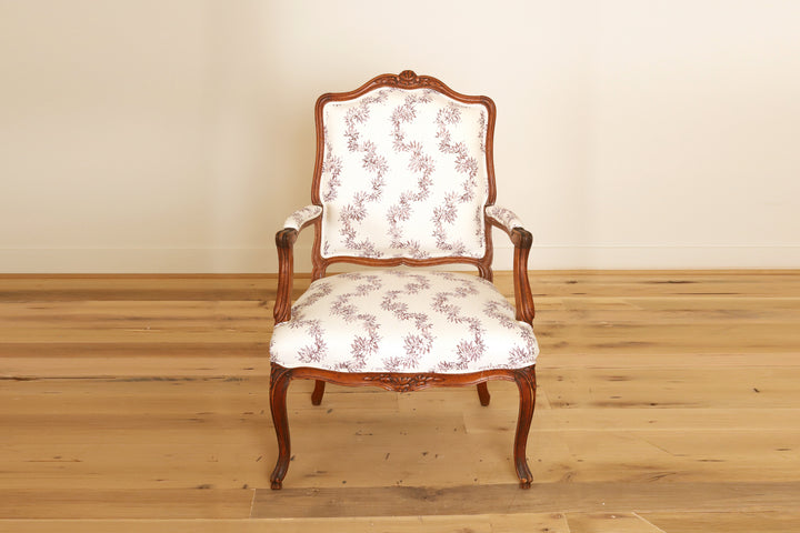 Pair of Louis XV armchairs à la reine in Quercus & Co. Meander Cherry, front
