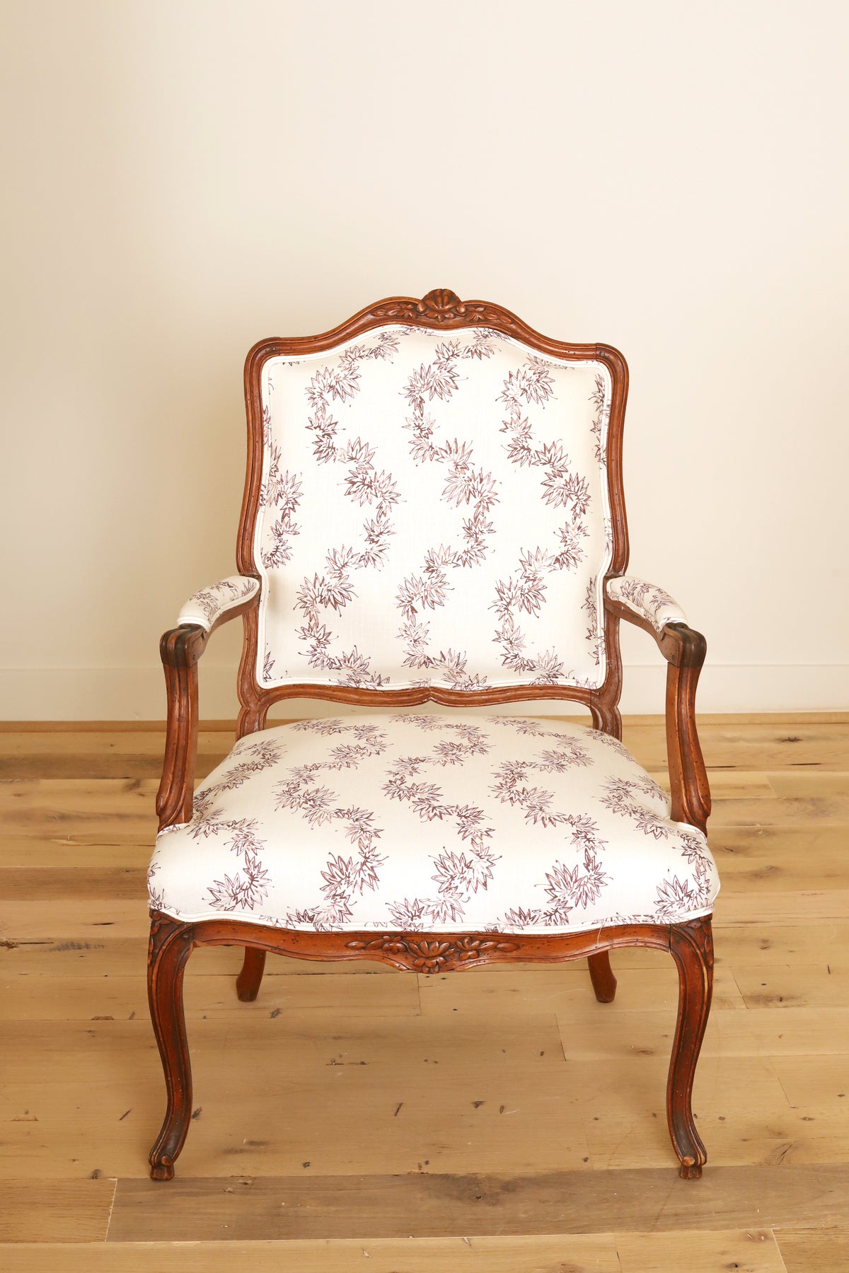 Pair of Louis XV armchairs à la reine in Quercus & Co. Meander Cherry, front