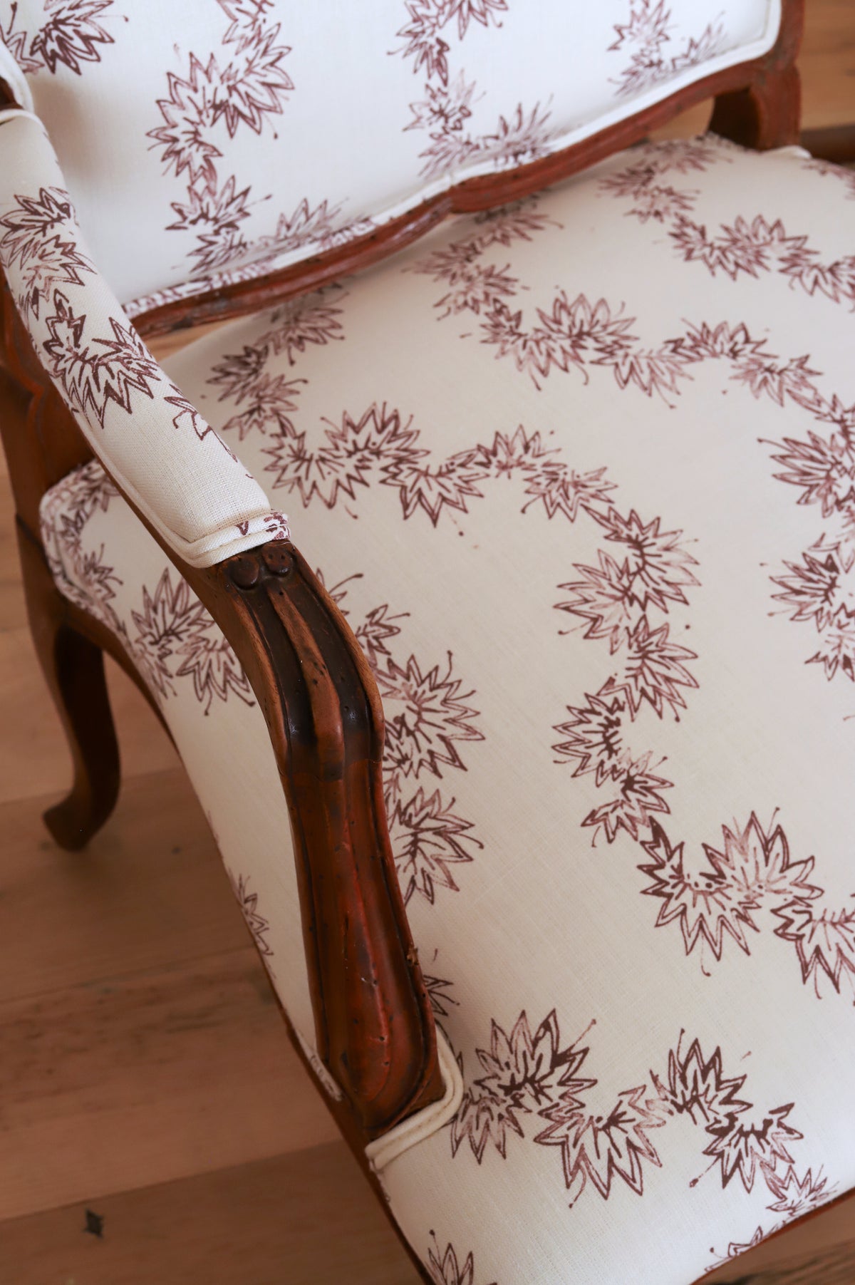 Pair of Louis XV armchairs à la reine in Quercus & Co. Meander Cherry, fabric detail